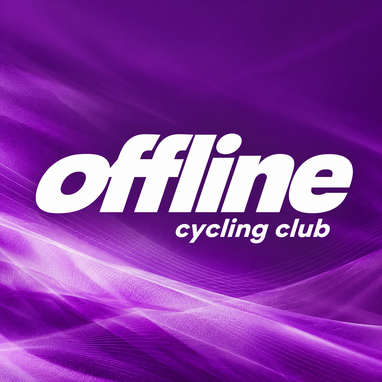 Návrh 01 Peloton: bílý kurzivní nápis offline cycling club na fialovém pozadí s jemnými textilními vlnami